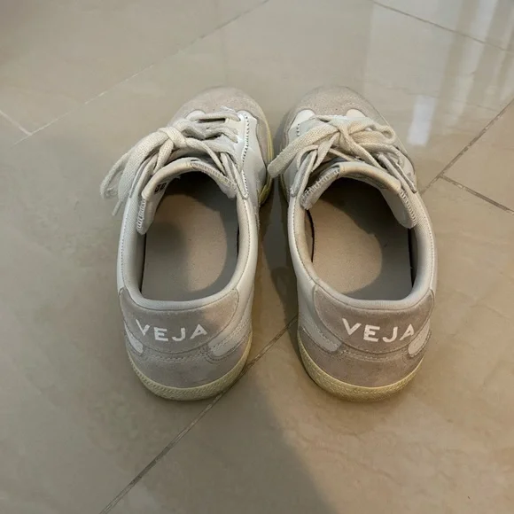 Veja Volley Sneakers - Picture 7 of 9